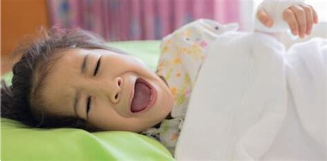 小孩半夜哭鬧