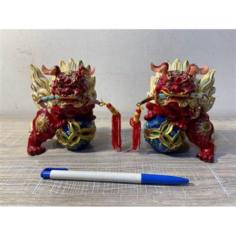 雙獅戲球意思