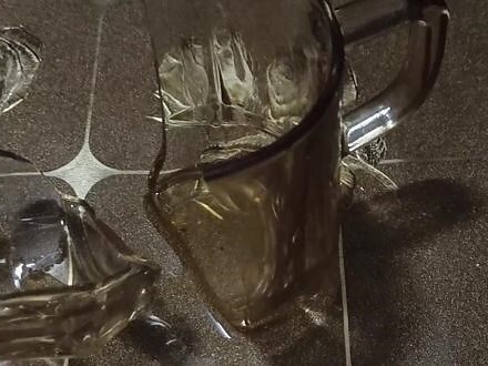 杯子突然破掉