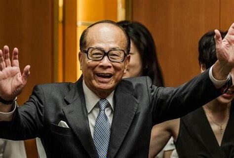 李嘉誠多少歲