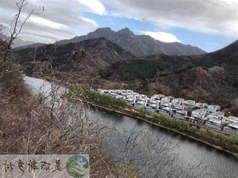 靠山面海
