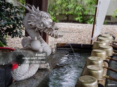 龍吐水意思