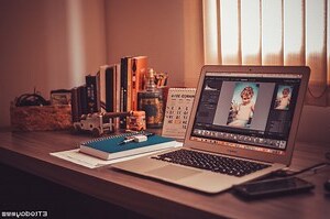 書桌靠廁所牆化解