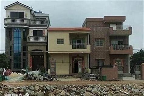 房子兩邊高中間低