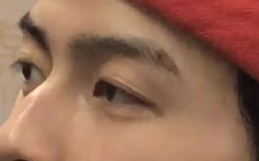 男生眉毛有痣
