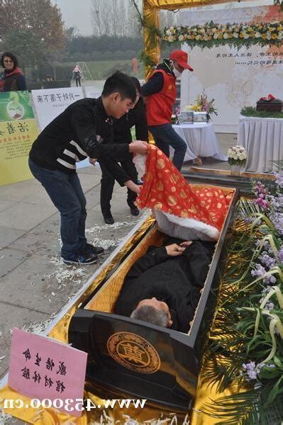 夢見棺材躺活人