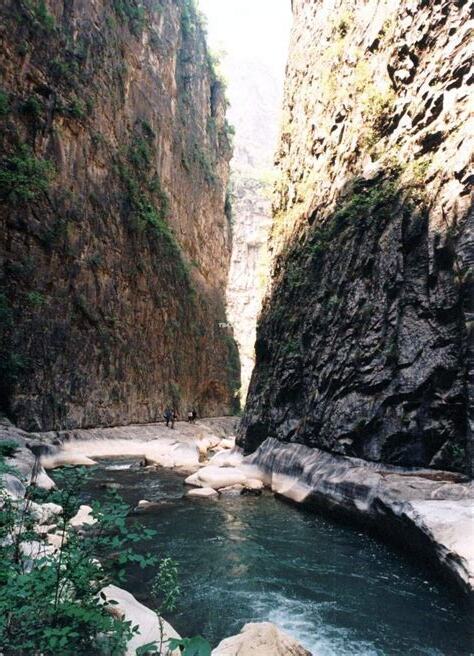 山環水抱