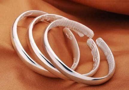 帶銀手鐲的好處