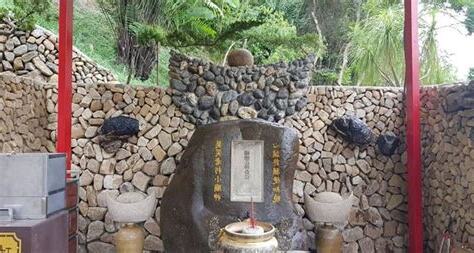 住在土地公廟旁邊