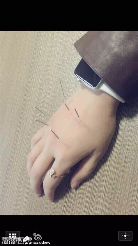 手六白