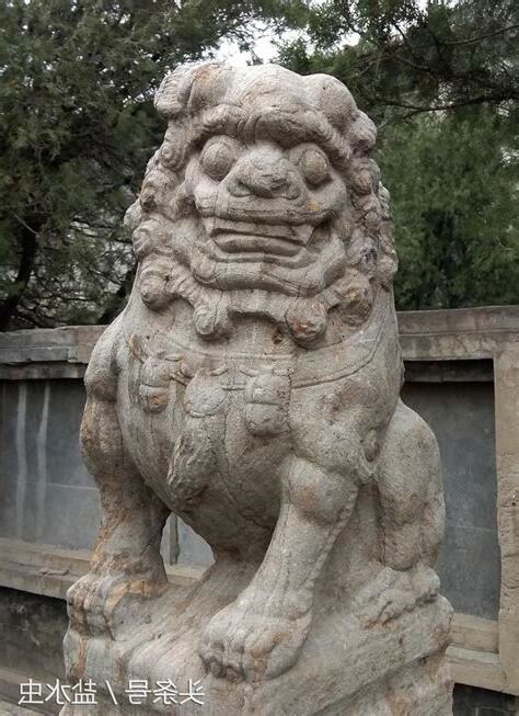 廟門口的石獅子