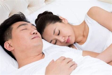 夫妻床位左右