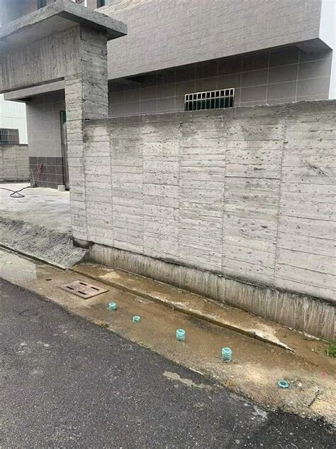房子右邊有水溝