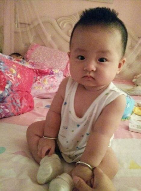 嬰兒屁股黑青