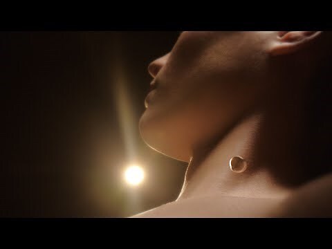 睡覺對著門