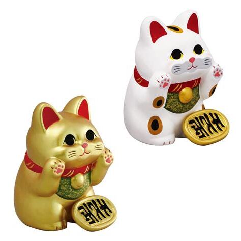 招財貓向窗