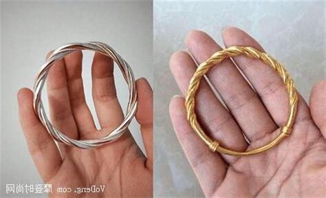 左手戴玉右手戴金