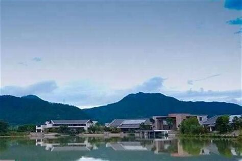房子靠山