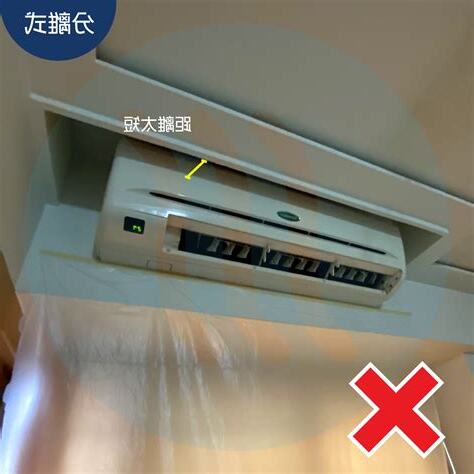 冷氣裝門上方