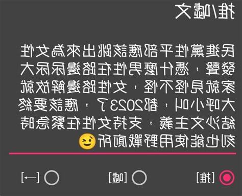 年輕女路邊脱褲蹲水溝蓋