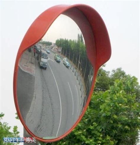 路邊的鏡子