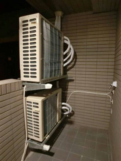 冷氣室外機陽台