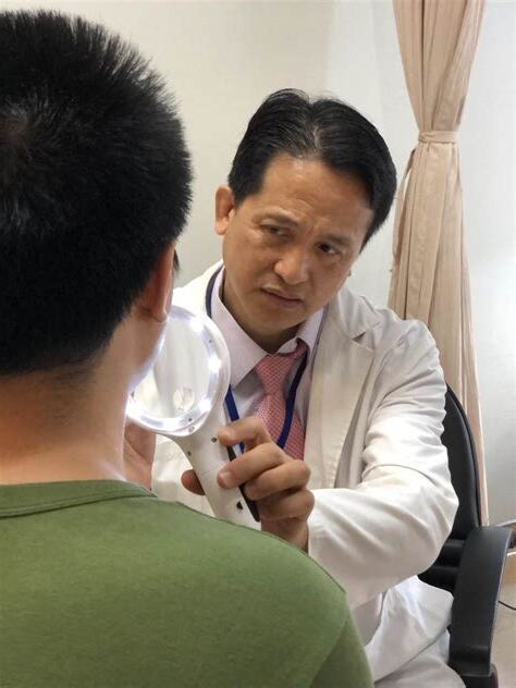 下巴長白毛