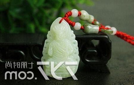 屬雞佩戴飾物