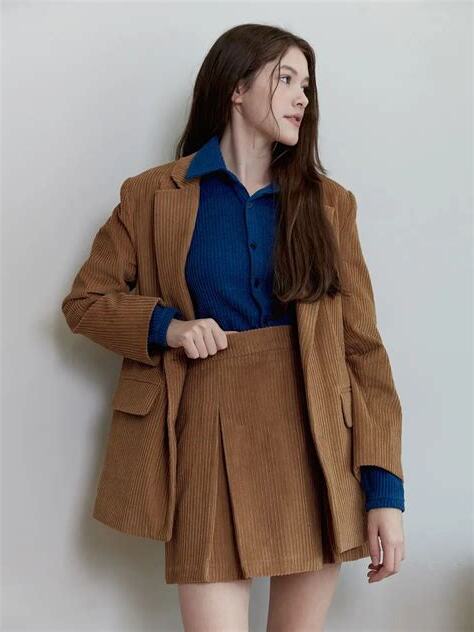 褐色衣服