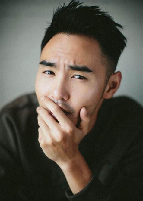 眉毛濃的男人