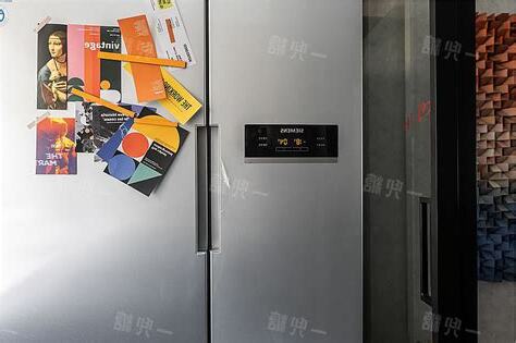 冰箱的位置