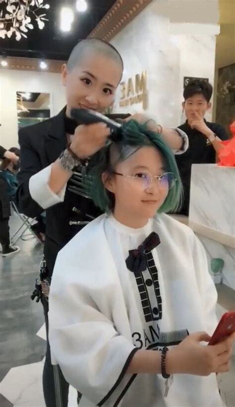 女人剃光頭