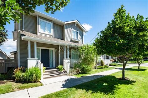 房子前面有水溝