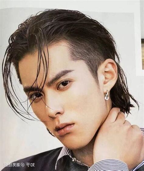 眉清目秀面相男