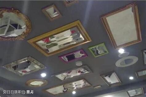 天花板鏡子旅館