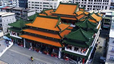 廟旁邊的房子