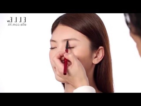 右眉毛長一根白毛