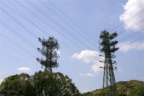 住高壓電塔附近