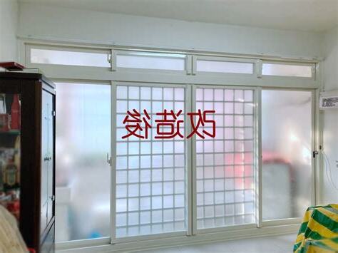 門上氣窗