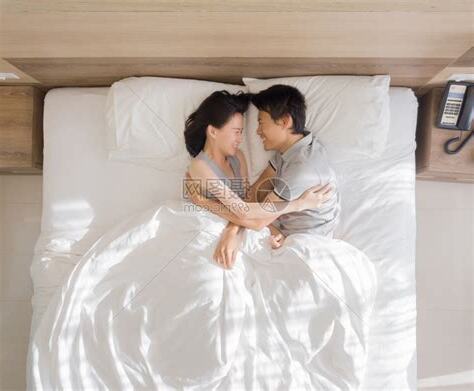 夫妻床上