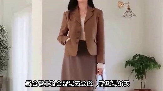 青色衣服配什么颜色