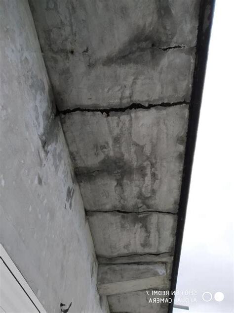 陽台裂縫
