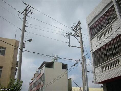 家門口有電線桿