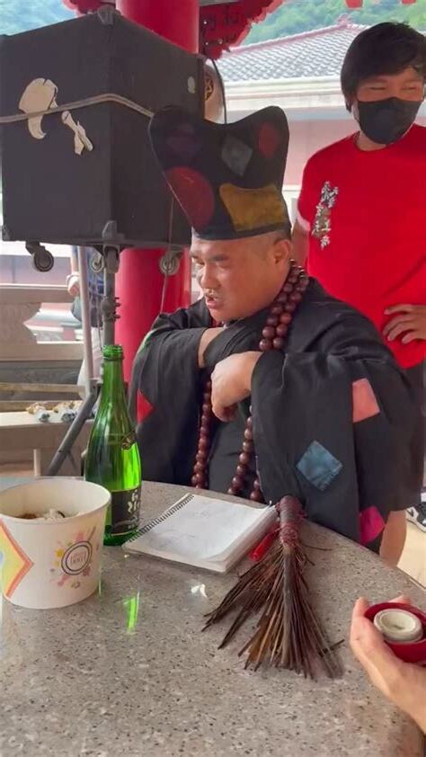 伸腳瞪眼丸