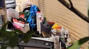 大樓門口放鞋子