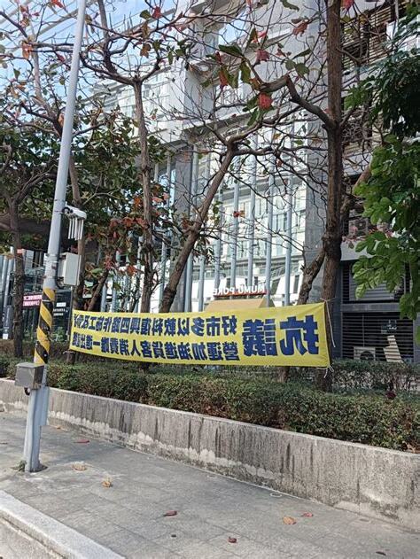 向東南