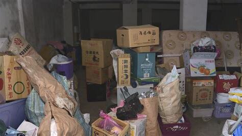 地下室堆放雜物