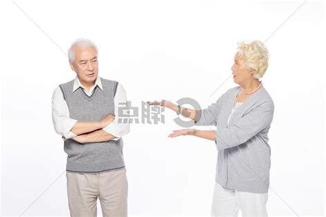 老人吵架