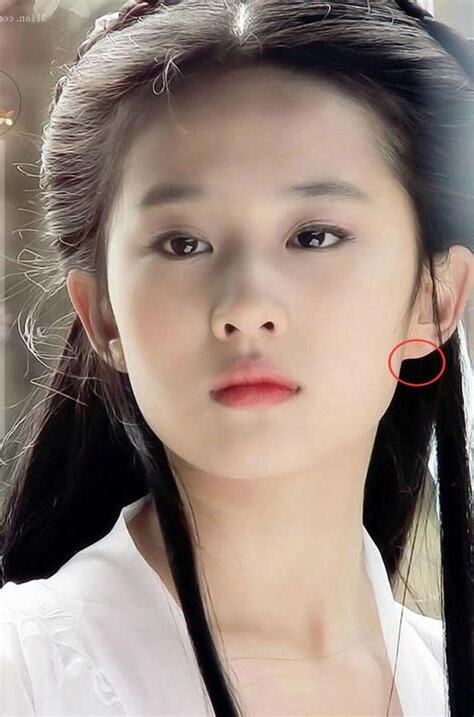 雞嘴耳女
