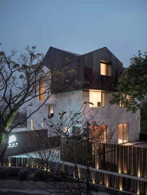 室高足以辟潤濕